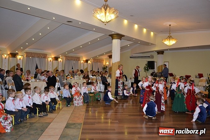 Zdjęcie w galerii na portalu naszraciborz.pl: Bajtle tancowały dla omów i opów wiadomości z regionu