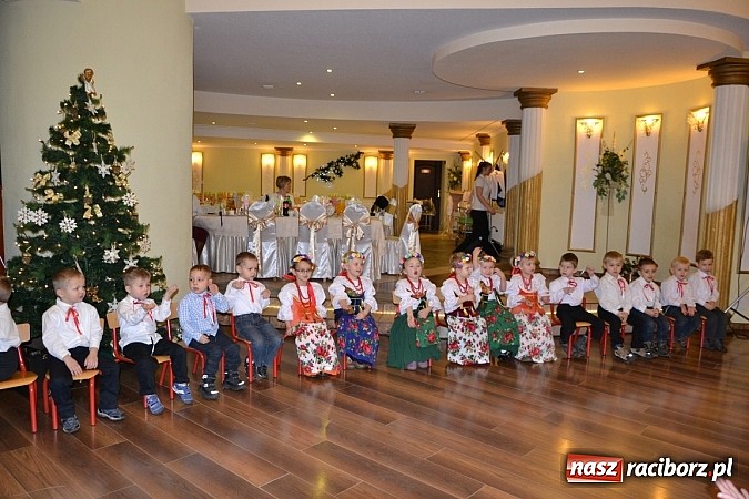 Zdjęcie w galerii na portalu naszraciborz.pl: Bajtle tancowały dla omów i opów wiadomości z regionu