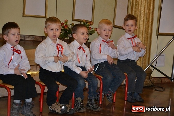 Zdjęcie w galerii na portalu naszraciborz.pl: Bajtle tancowały dla omów i opów wiadomości z regionu