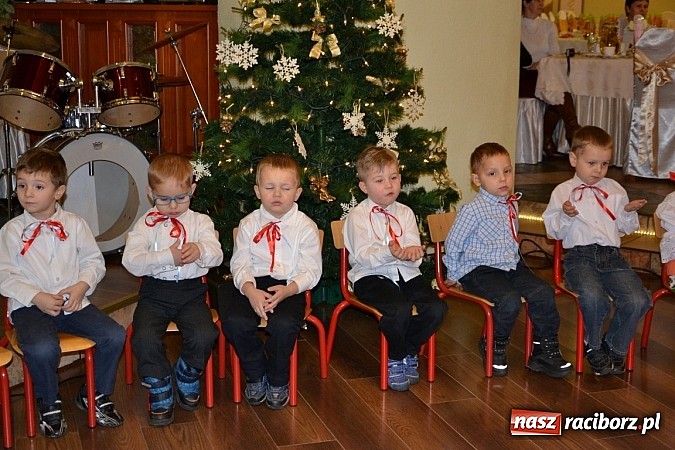 Zdjęcie w galerii na portalu naszraciborz.pl: Bajtle tancowały dla omów i opów wiadomości z regionu