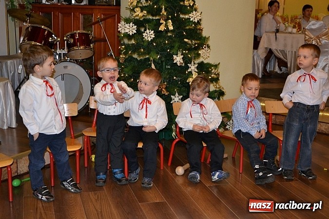 Zdjęcie w galerii na portalu naszraciborz.pl: Bajtle tancowały dla omów i opów wiadomości z regionu