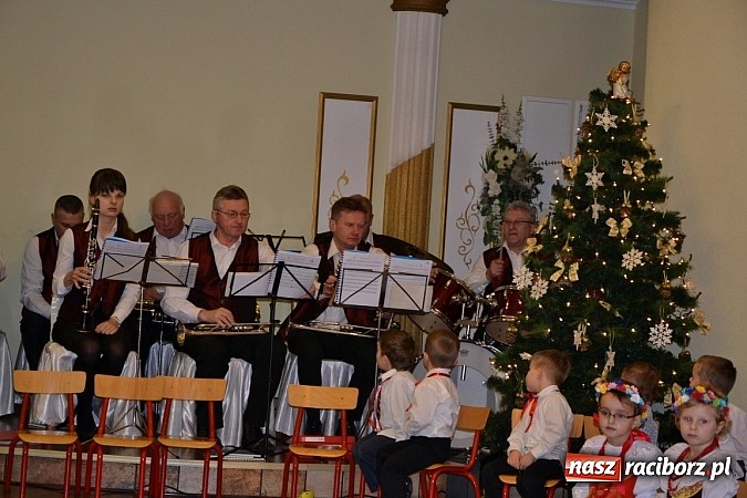 Zdjęcie w galerii na portalu naszraciborz.pl: Bajtle tancowały dla omów i opów wiadomości z regionu