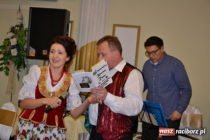 Zdjęcie w galerii na portalu naszraciborz.pl: Bajtle tancowały dla omów i opów wiadomości z regionu