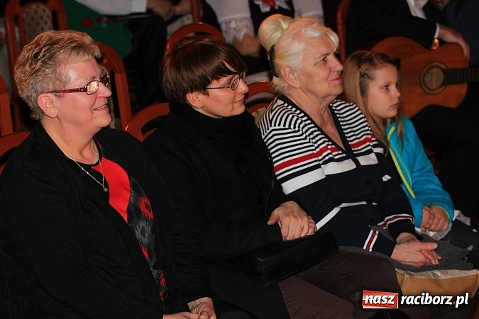 Zdjęcie w galerii na portalu naszraciborz.pl: Koncertowe kolędowanie w Domu Kultury w Kobyli wiadomości z regionu
