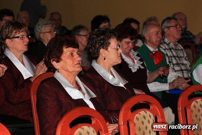 Zdjęcie w galerii na portalu naszraciborz.pl: Koncertowe kolędowanie w Domu Kultury w Kobyli wiadomości z regionu
