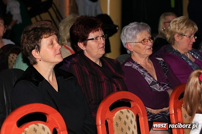 Zdjęcie w galerii na portalu naszraciborz.pl: Koncertowe kolędowanie w Domu Kultury w Kobyli wiadomości z regionu