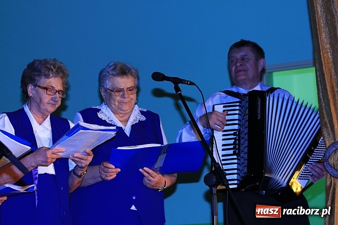 Zdjęcie w galerii na portalu naszraciborz.pl: Koncertowe kolędowanie w Domu Kultury w Kobyli wiadomości z regionu