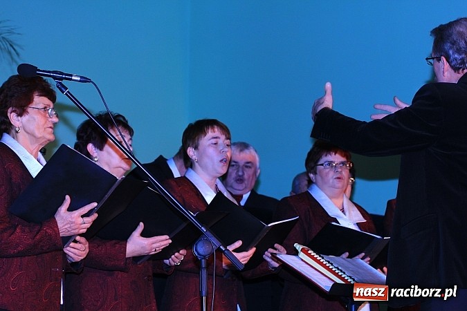 Zdjęcie w galerii na portalu naszraciborz.pl: Koncertowe kolędowanie w Domu Kultury w Kobyli wiadomości z regionu