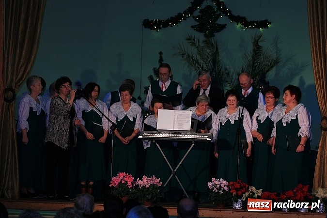 Zdjęcie w galerii na portalu naszraciborz.pl: Koncertowe kolędowanie w Domu Kultury w Kobyli wiadomości z regionu