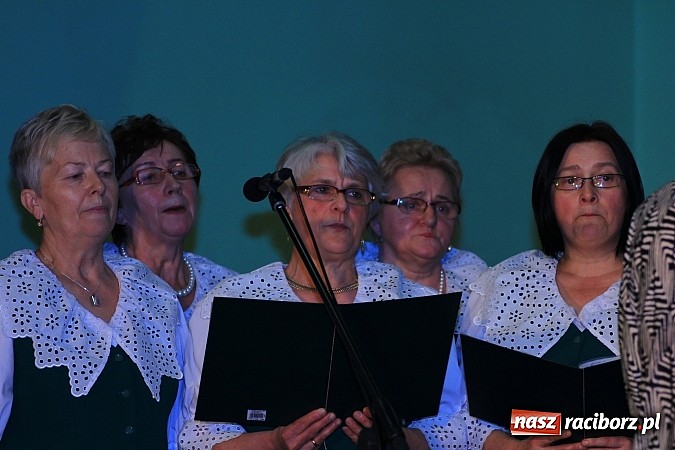 Zdjęcie w galerii na portalu naszraciborz.pl: Koncertowe kolędowanie w Domu Kultury w Kobyli wiadomości z regionu