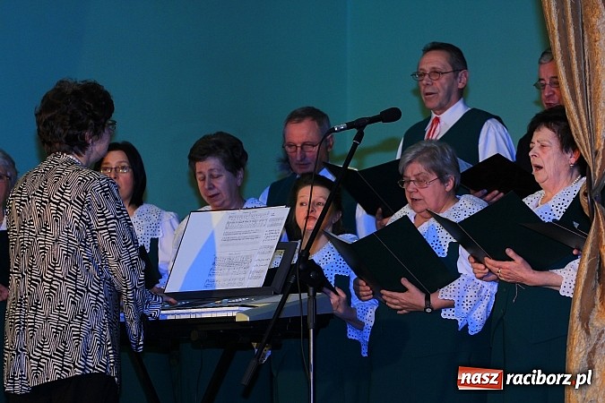 Zdjęcie w galerii na portalu naszraciborz.pl: Koncertowe kolędowanie w Domu Kultury w Kobyli wiadomości z regionu