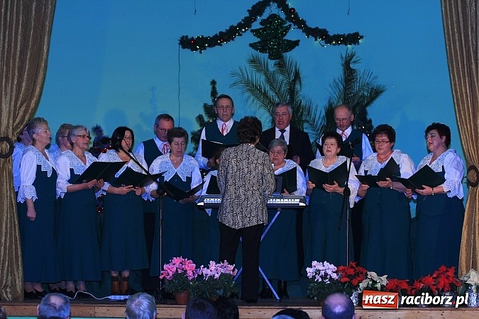 Zdjęcie w galerii na portalu naszraciborz.pl: Koncertowe kolędowanie w Domu Kultury w Kobyli wiadomości z regionu