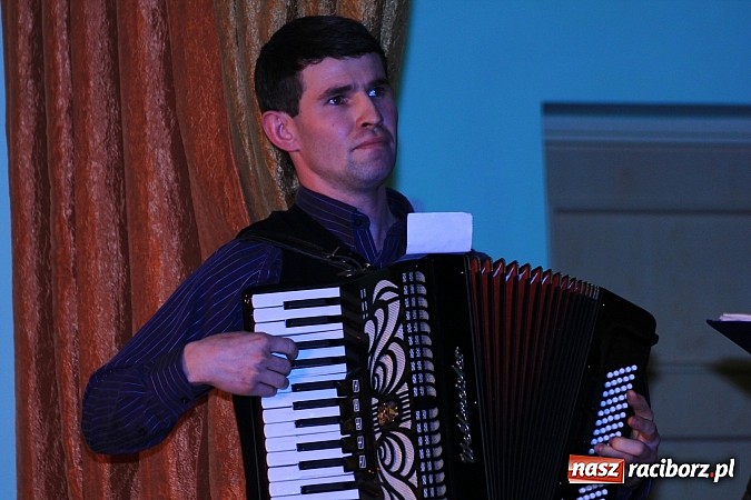 Zdjęcie w galerii na portalu naszraciborz.pl: Koncertowe kolędowanie w Domu Kultury w Kobyli wiadomości z regionu