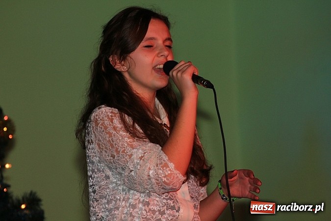Zdjęcie w galerii na portalu naszraciborz.pl: Koncertowe kolędowanie w Domu Kultury w Kobyli wiadomości z regionu