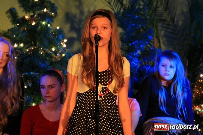 Zdjęcie w galerii na portalu naszraciborz.pl: Koncertowe kolędowanie w Domu Kultury w Kobyli wiadomości z regionu