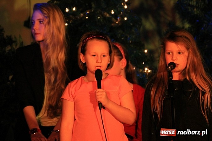 Zdjęcie w galerii na portalu naszraciborz.pl: Koncertowe kolędowanie w Domu Kultury w Kobyli wiadomości z regionu