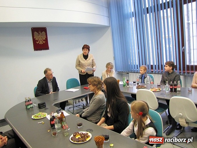 Zdjęcie w galerii na portalu naszraciborz.pl: Dom Dla Dzieci zebrał najwięcej plastikowych butelek wiadomości z regionu