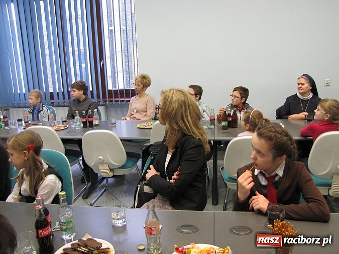 Zdjęcie w galerii na portalu naszraciborz.pl: Dom Dla Dzieci zebrał najwięcej plastikowych butelek wiadomości z regionu