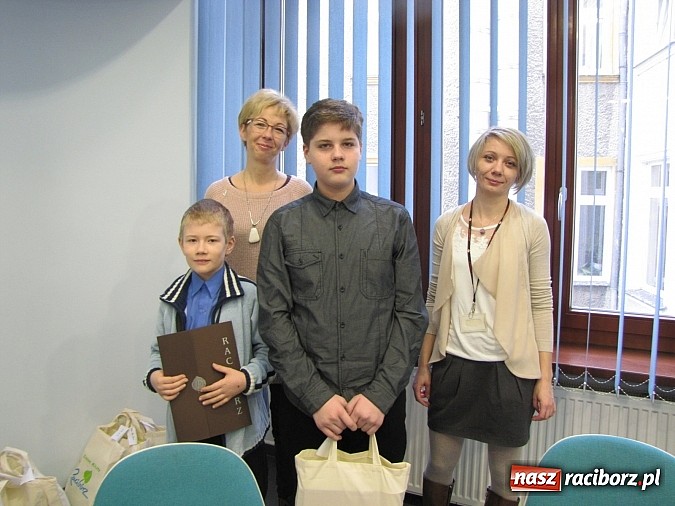 Zdjęcie w galerii na portalu naszraciborz.pl: Dom Dla Dzieci zebrał najwięcej plastikowych butelek wiadomości z regionu