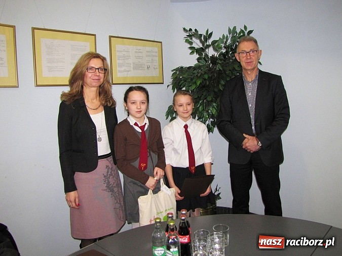 Zdjęcie w galerii na portalu naszraciborz.pl: Dom Dla Dzieci zebrał najwięcej plastikowych butelek wiadomości z regionu