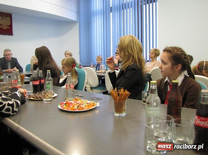 Zdjęcie w galerii na portalu naszraciborz.pl: Dom Dla Dzieci zebrał najwięcej plastikowych butelek wiadomości z regionu