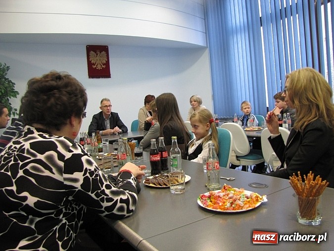 Zdjęcie w galerii na portalu naszraciborz.pl: Dom Dla Dzieci zebrał najwięcej plastikowych butelek wiadomości z regionu