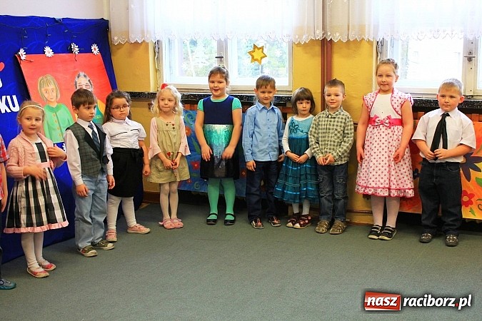 Zdjęcie w galerii na portalu naszraciborz.pl: Przedszkolaki z Krzanowic ze specjalnym występem z okazji Dnia Babci i Dziadka wiadomości z regionu