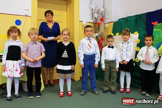 Zdjęcie w galerii na portalu naszraciborz.pl: Przedszkolaki z Krzanowic ze specjalnym występem z okazji Dnia Babci i Dziadka wiadomości z regionu