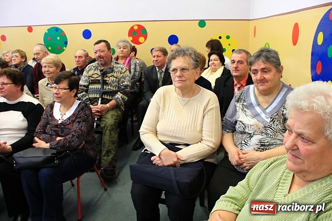 Zdjęcie w galerii na portalu naszraciborz.pl: Przedszkolaki z Krzanowic ze specjalnym występem z okazji Dnia Babci i Dziadka wiadomości z regionu