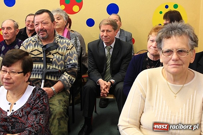 Zdjęcie w galerii na portalu naszraciborz.pl: Przedszkolaki z Krzanowic ze specjalnym występem z okazji Dnia Babci i Dziadka wiadomości z regionu