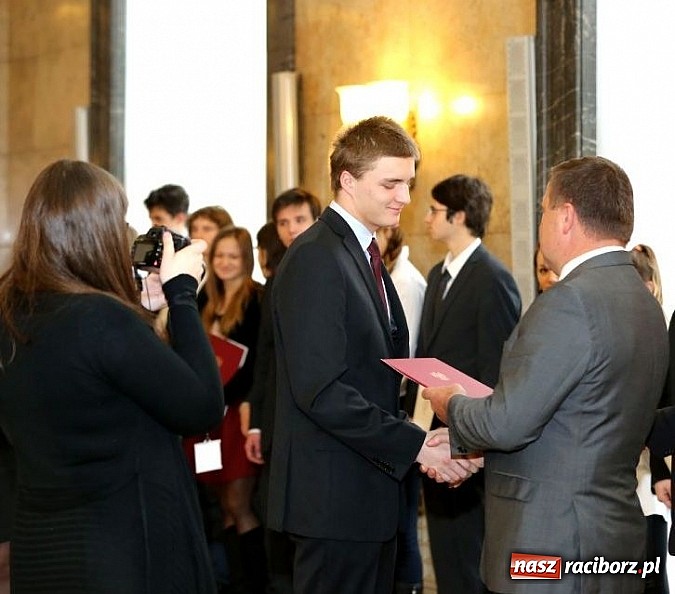 Zdjęcie w galerii na portalu naszraciborz.pl: Uczniowie SMS-u stypendystami ministra wiadomości z regionu