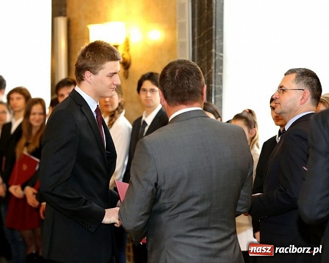 Zdjęcie w galerii na portalu naszraciborz.pl: Uczniowie SMS-u stypendystami ministra wiadomości z regionu