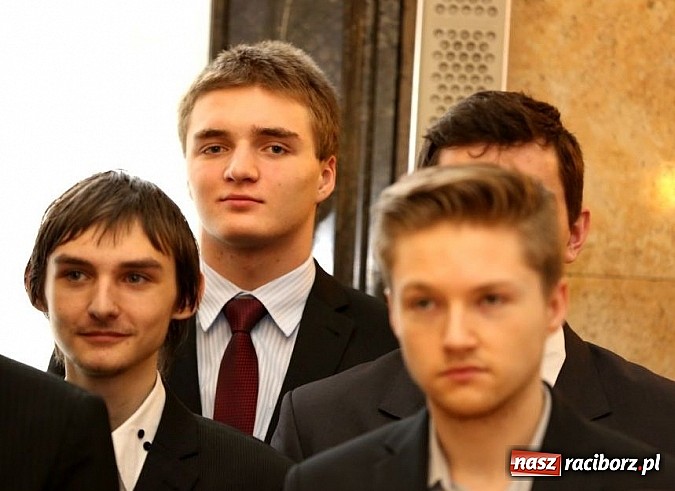 Zdjęcie w galerii na portalu naszraciborz.pl: Uczniowie SMS-u stypendystami ministra wiadomości z regionu