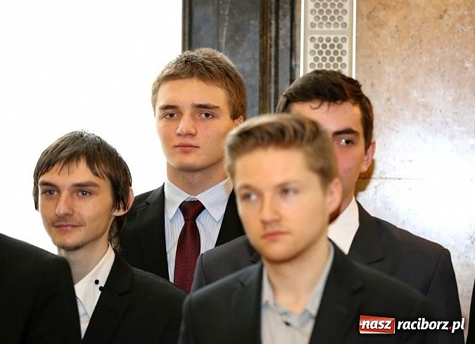 Zdjęcie w galerii na portalu naszraciborz.pl: Uczniowie SMS-u stypendystami ministra wiadomości z regionu
