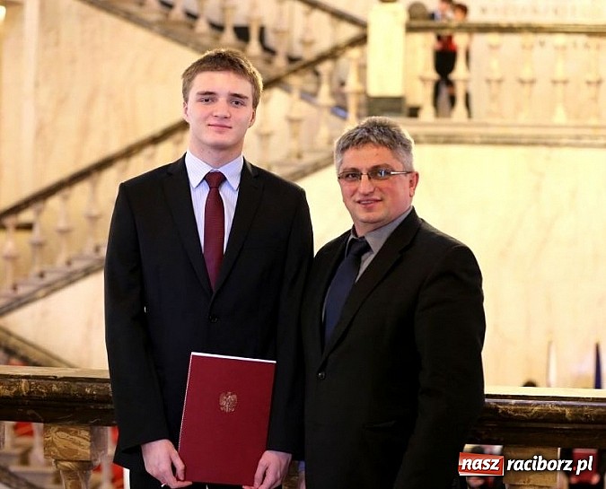 Zdjęcie w galerii na portalu naszraciborz.pl: Uczniowie SMS-u stypendystami ministra wiadomości z regionu