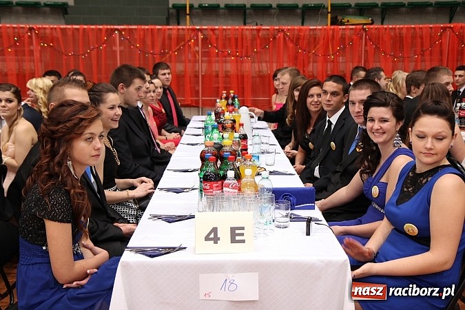 Zdjęcie w galerii na portalu naszraciborz.pl: Bal maturalny raciborskiego Ekonomika wiadomości z regionu