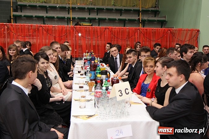 Zdjęcie w galerii na portalu naszraciborz.pl: Bal maturalny raciborskiego Ekonomika wiadomości z regionu