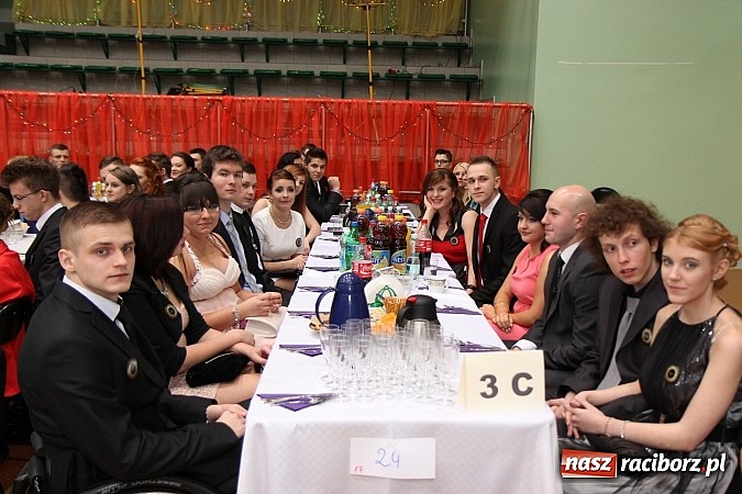 Zdjęcie w galerii na portalu naszraciborz.pl: Bal maturalny raciborskiego Ekonomika wiadomości z regionu