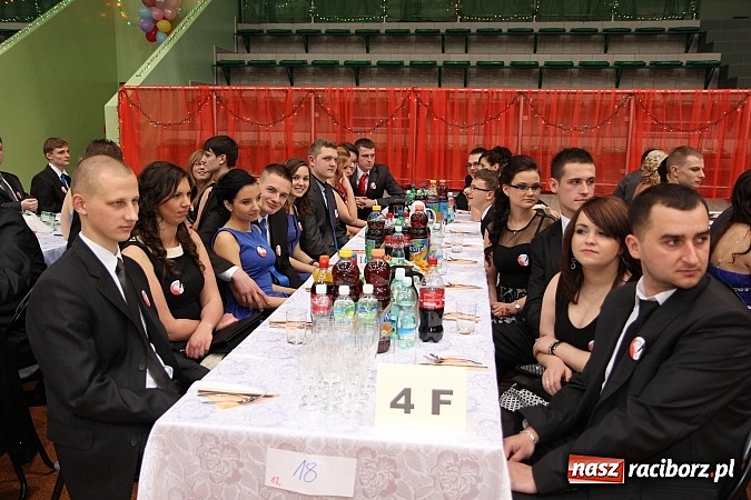 Zdjęcie w galerii na portalu naszraciborz.pl: Bal maturalny raciborskiego Ekonomika wiadomości z regionu