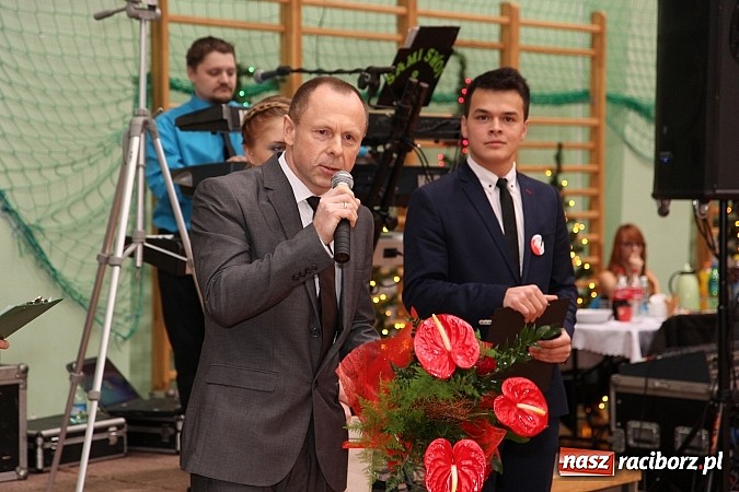 Zdjęcie w galerii na portalu naszraciborz.pl: Bal maturalny raciborskiego Ekonomika wiadomości z regionu