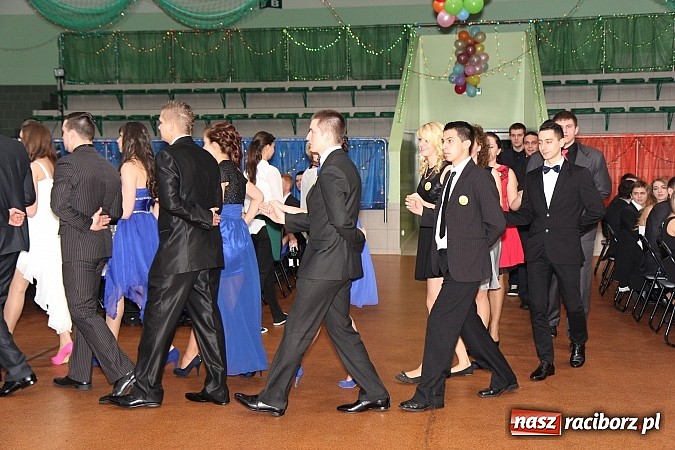Zdjęcie w galerii na portalu naszraciborz.pl: Bal maturalny raciborskiego Ekonomika wiadomości z regionu