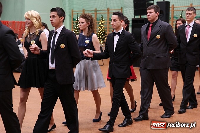 Zdjęcie w galerii na portalu naszraciborz.pl: Bal maturalny raciborskiego Ekonomika wiadomości z regionu