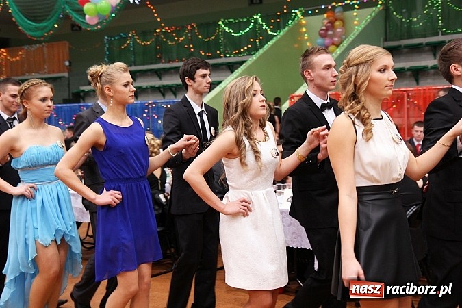 Zdjęcie w galerii na portalu naszraciborz.pl: Bal maturalny raciborskiego Ekonomika wiadomości z regionu