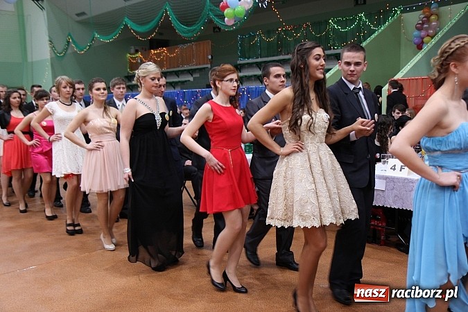 Zdjęcie w galerii na portalu naszraciborz.pl: Bal maturalny raciborskiego Ekonomika wiadomości z regionu