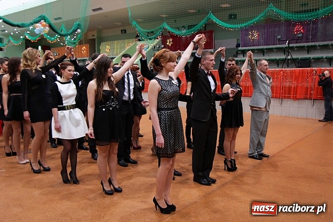 Zdjęcie w galerii na portalu naszraciborz.pl: Bal maturalny raciborskiego Ekonomika wiadomości z regionu