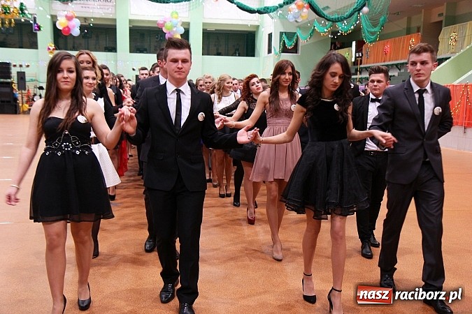 Zdjęcie w galerii na portalu naszraciborz.pl: Bal maturalny raciborskiego Ekonomika wiadomości z regionu