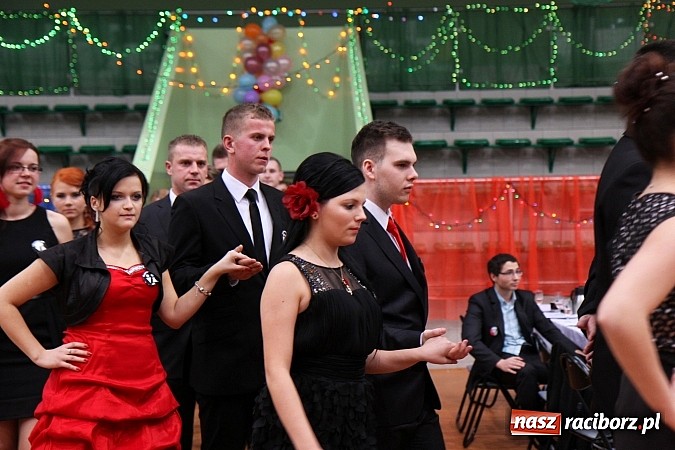 Zdjęcie w galerii na portalu naszraciborz.pl: Bal maturalny raciborskiego Ekonomika wiadomości z regionu