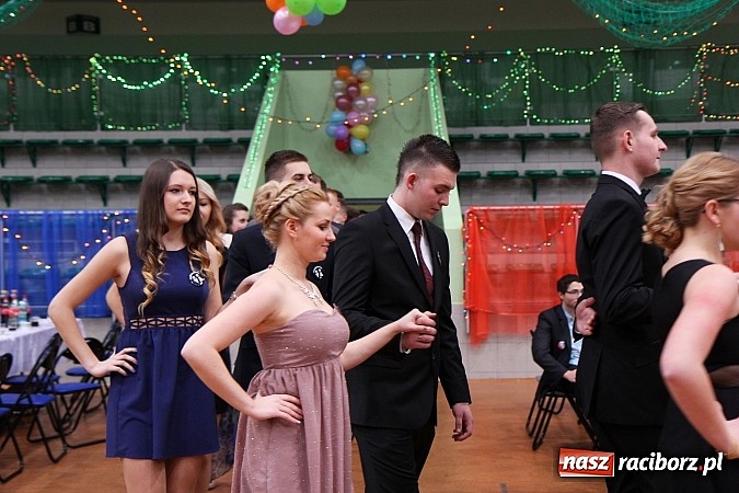 Zdjęcie w galerii na portalu naszraciborz.pl: Bal maturalny raciborskiego Ekonomika wiadomości z regionu