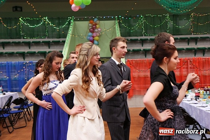 Zdjęcie w galerii na portalu naszraciborz.pl: Bal maturalny raciborskiego Ekonomika wiadomości z regionu