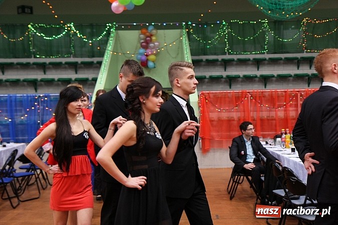 Zdjęcie w galerii na portalu naszraciborz.pl: Bal maturalny raciborskiego Ekonomika wiadomości z regionu